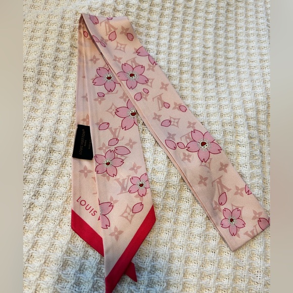 Louis Vuitton Pink and Red Floral Scarf last piece - Picture 1 of 1